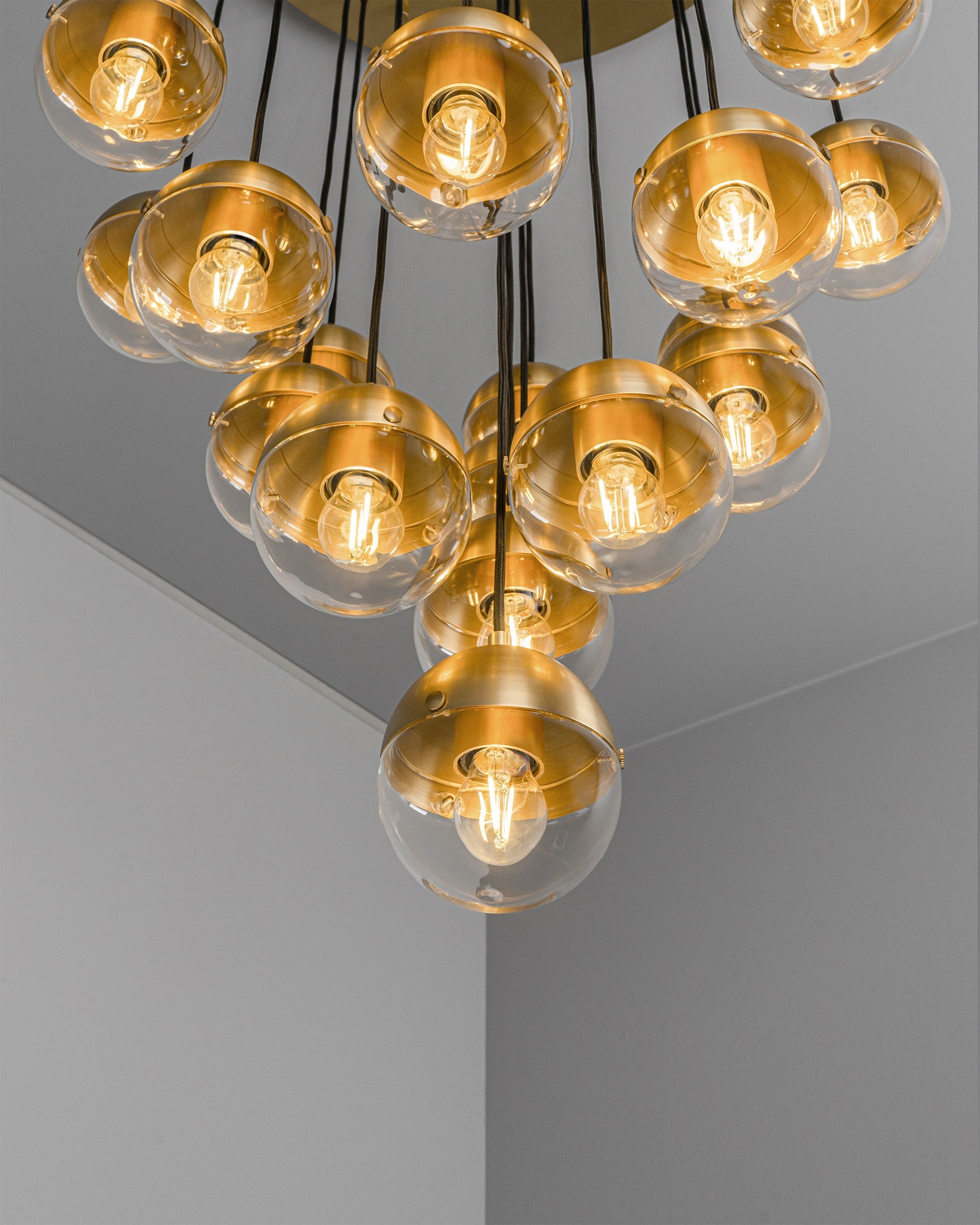 Schwung Molecule Cluster 19 Transparent Chandelier